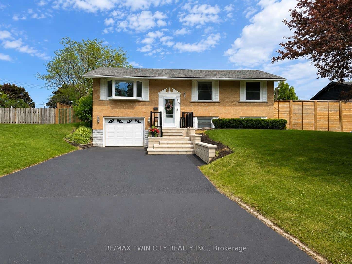107 Rosslinn Road, Cambridge, ON N1S 3K3