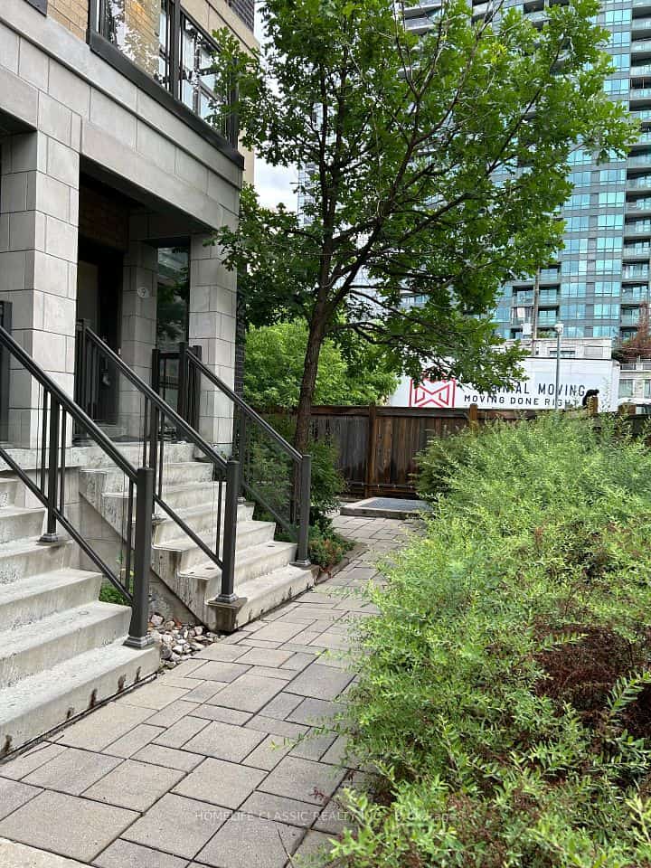 11 Eldora Avenue #9, Toronto, ON M2M 0B5