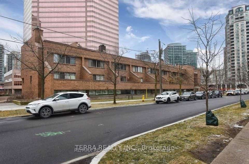 1 Duplex Avenue #105, Toronto, ON M2M 4G6