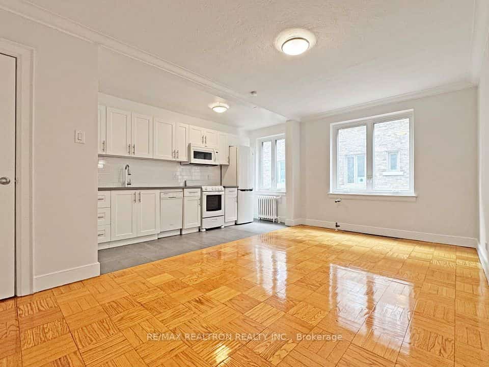 396 Avenue Road #215, Toronto, ON M4V 2H5