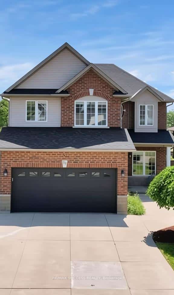 64 Garth Trails Crescent, Hamilton, ON L9B 2X1