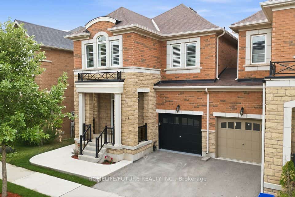 127 Huguenot Road, Oakville, ON L8H 0M3