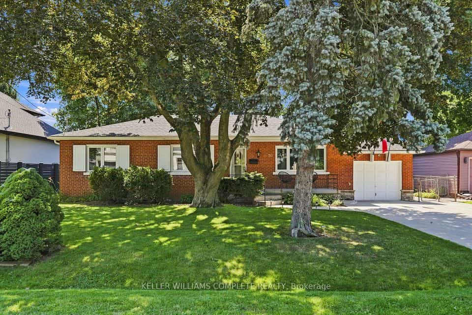 70 Floresta Court, Hamilton, ON L9G 1R8