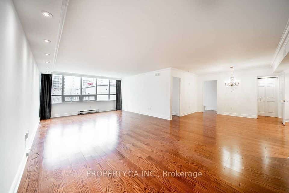 71 Charles Street E #402, Toronto, ON M4Y 2T3