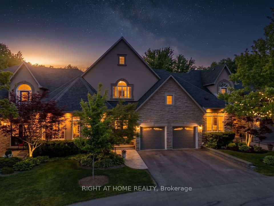 405 Crossing Bridge Place #5B, Aurora, ON L4G 7N1