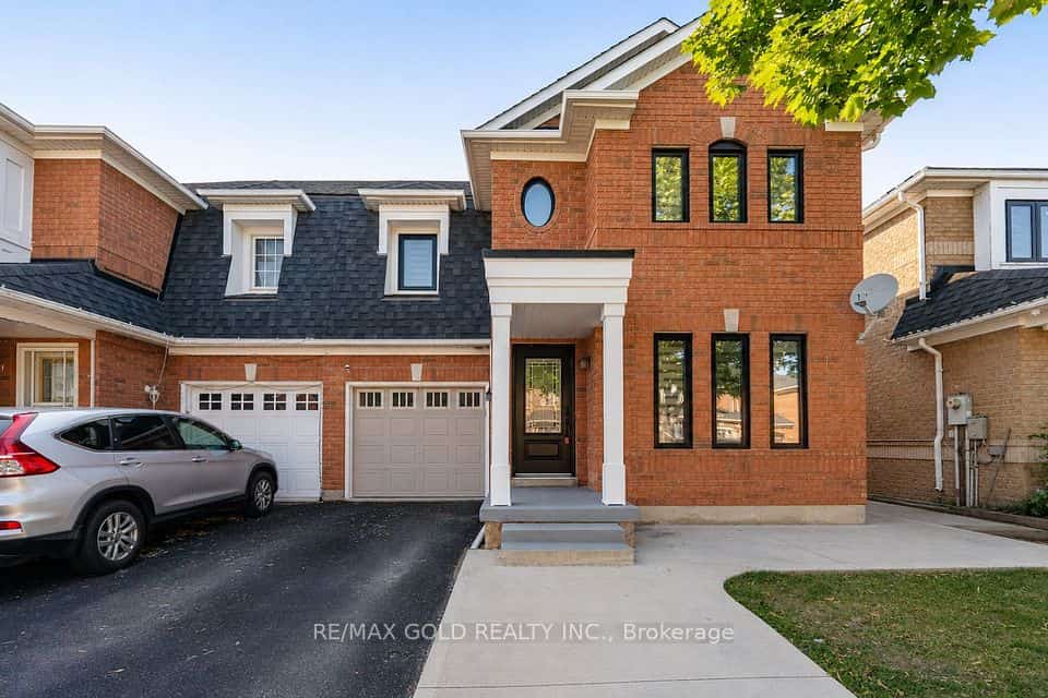 61 Saintsbury Crescent, Brampton, ON L6R 2V9