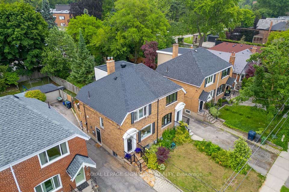 132 Glenvale Boulevard, Toronto, ON M4G 2V9
