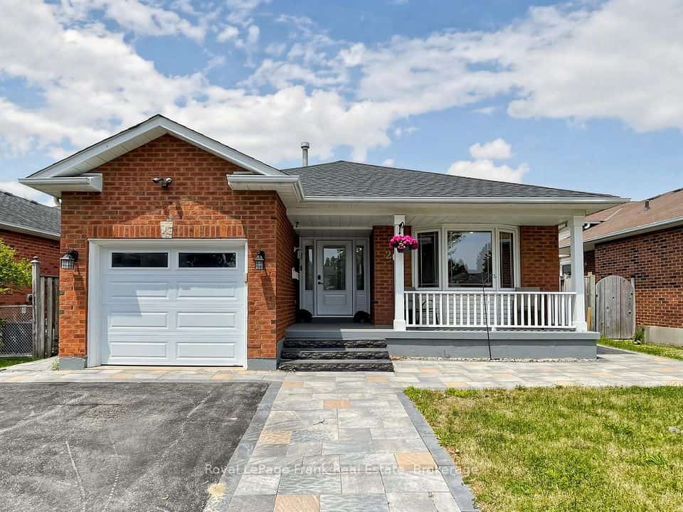 20 Strathallan Drive, Clarington, ON L1E 1X8