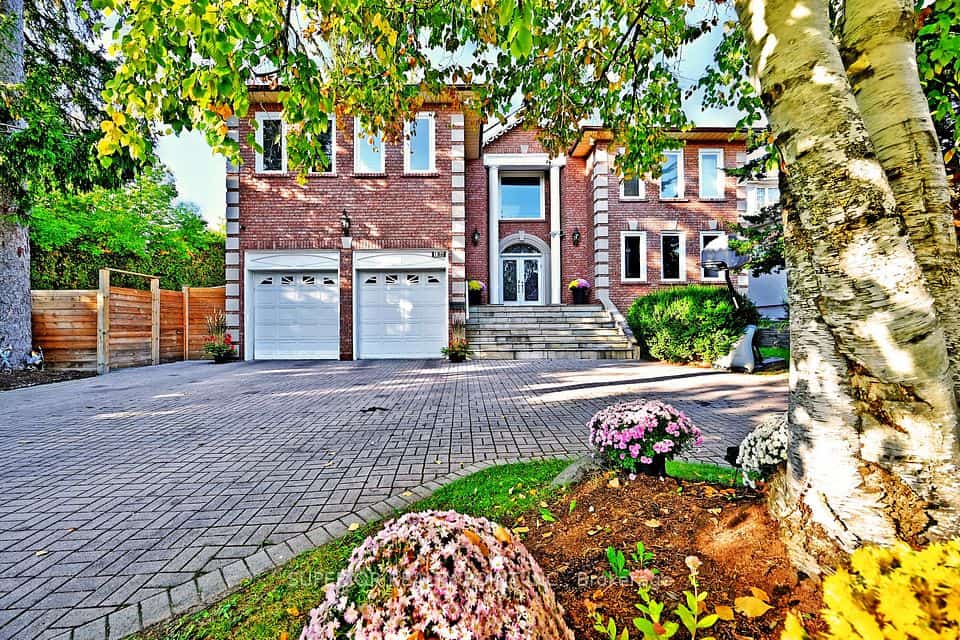 186 Oxford Street, Richmond Hill, ON L4C 4L7