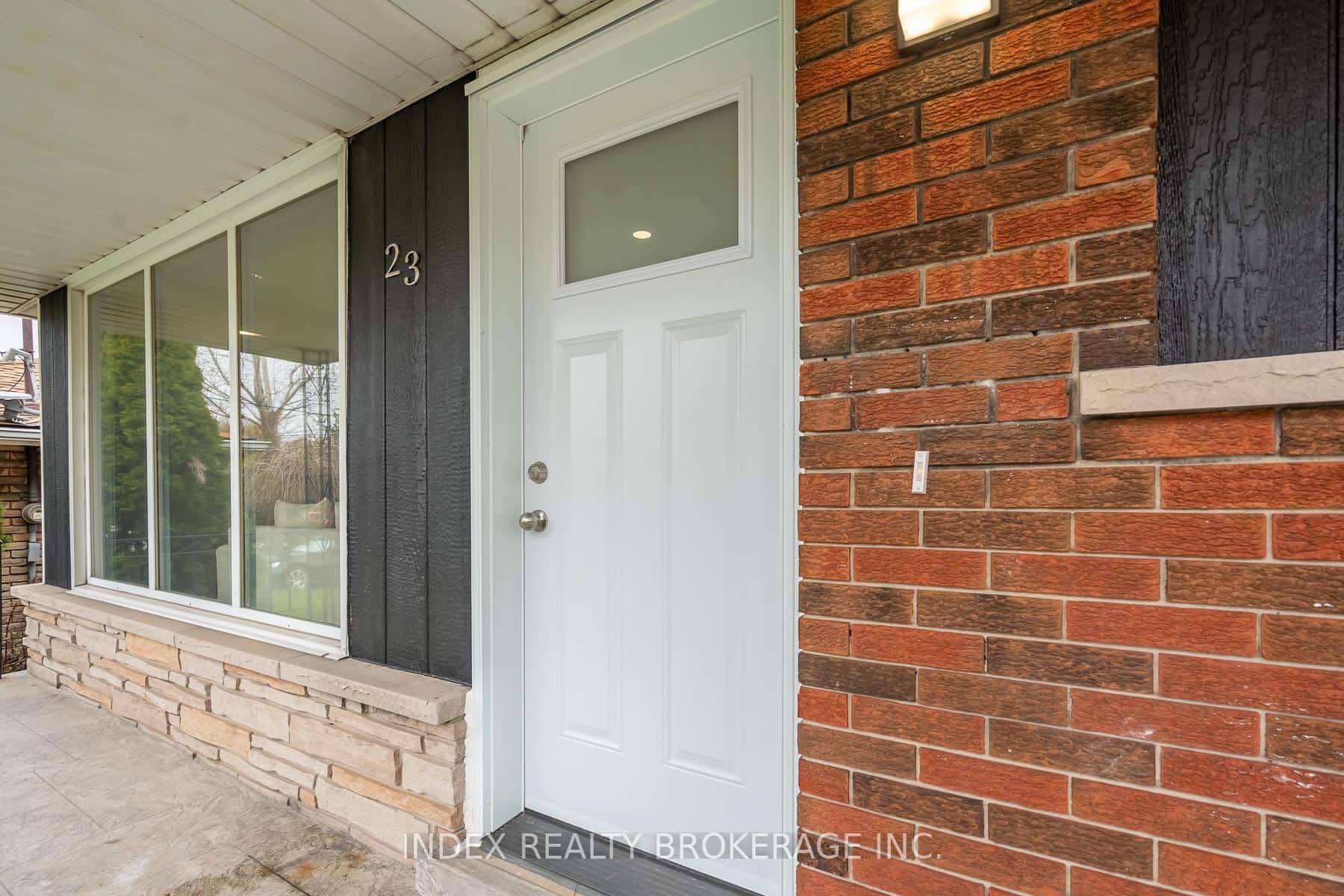 23 Tyrone Drive, Hamilton, ON L9C 2M6