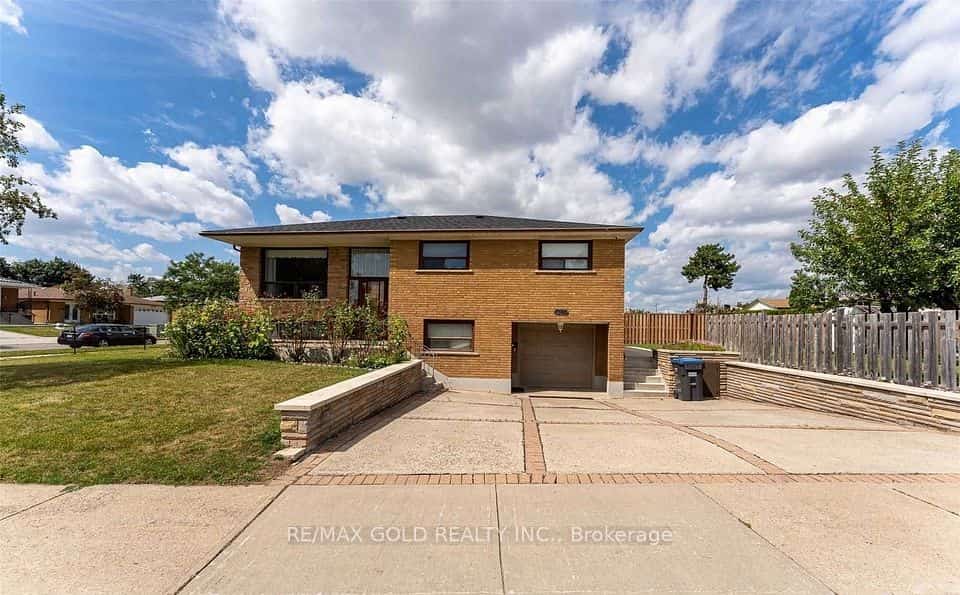 7305 Redstone Road, Mississauga, ON L4T 2B1