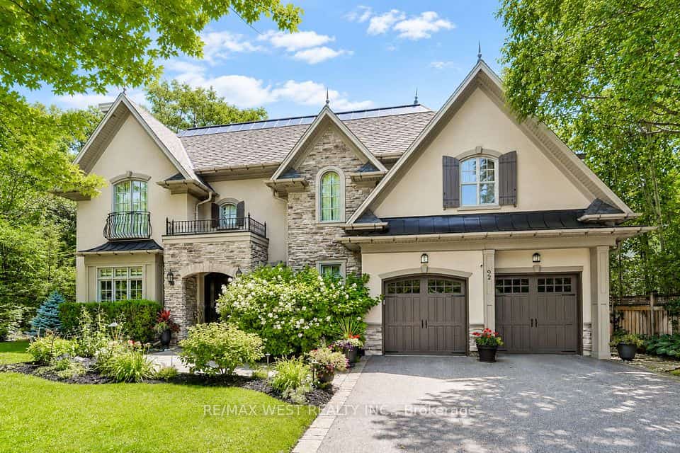 92 Pinetree Way, Mississauga, ON L5G 2R1