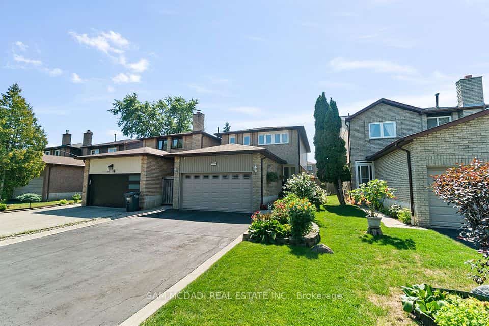 4260 SHELBY Crescent, Mississauga, ON L4W 3N5