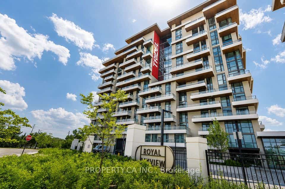 399 Royal Orchard Boulevard #422, Markham, ON L3T 0H4
