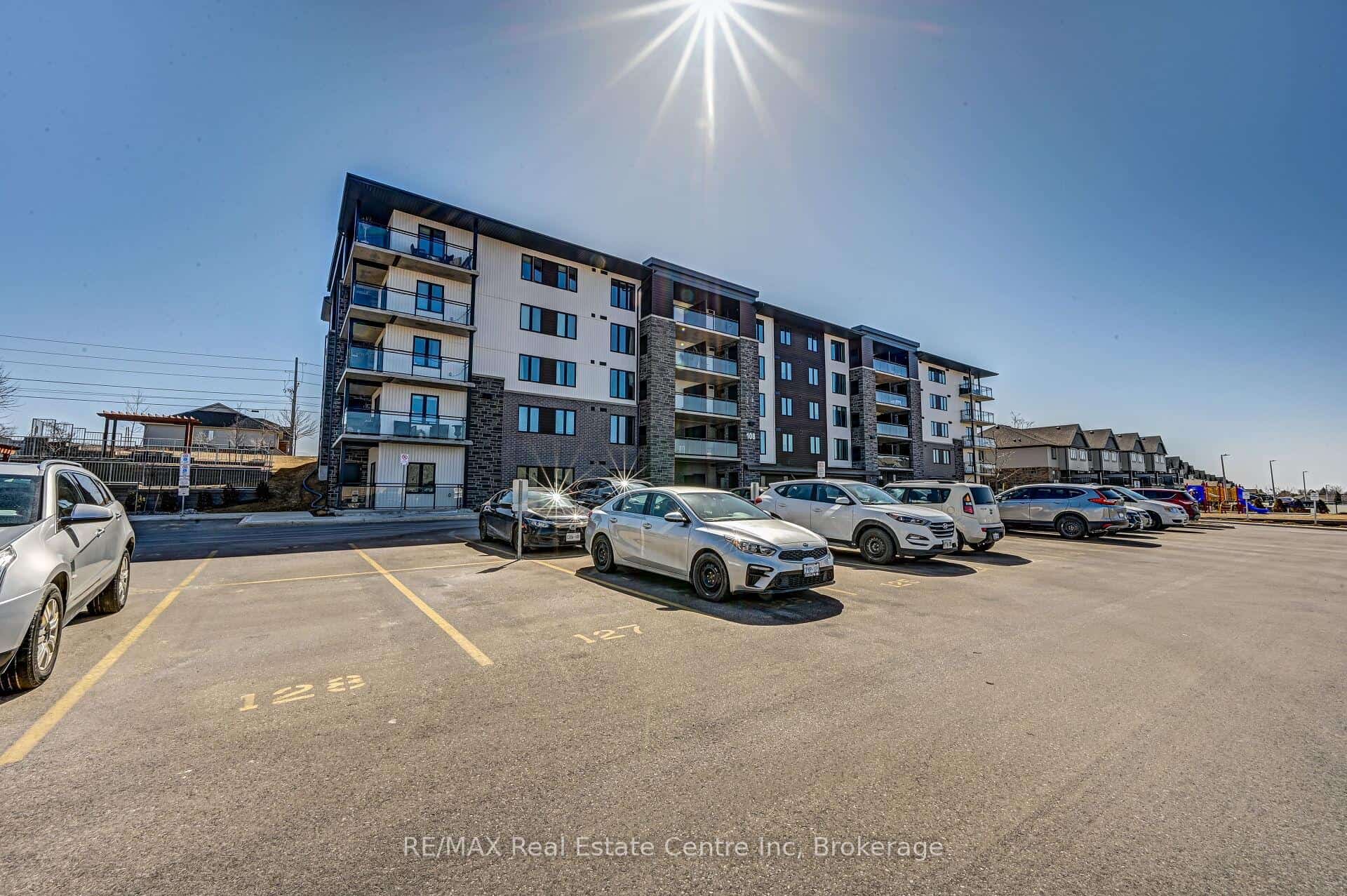 108 Summit Ridge Drive #11, Guelph, ON N1E 0P8