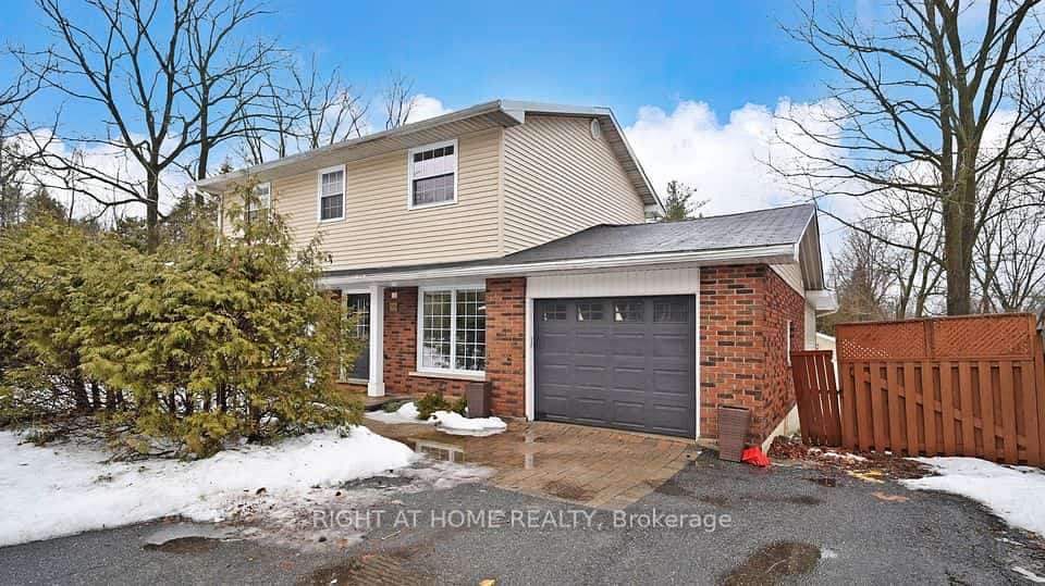 301 Garner Road E, Hamilton, ON L9G 3K9