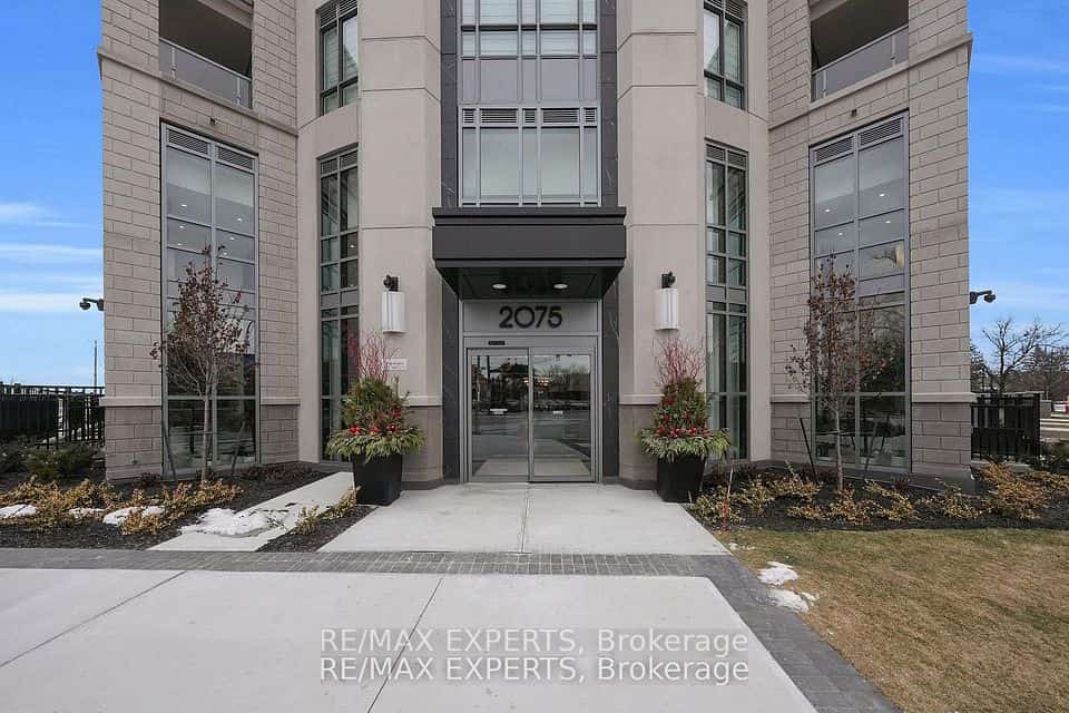 2075 King Road #203, King, ON L7B 0R6