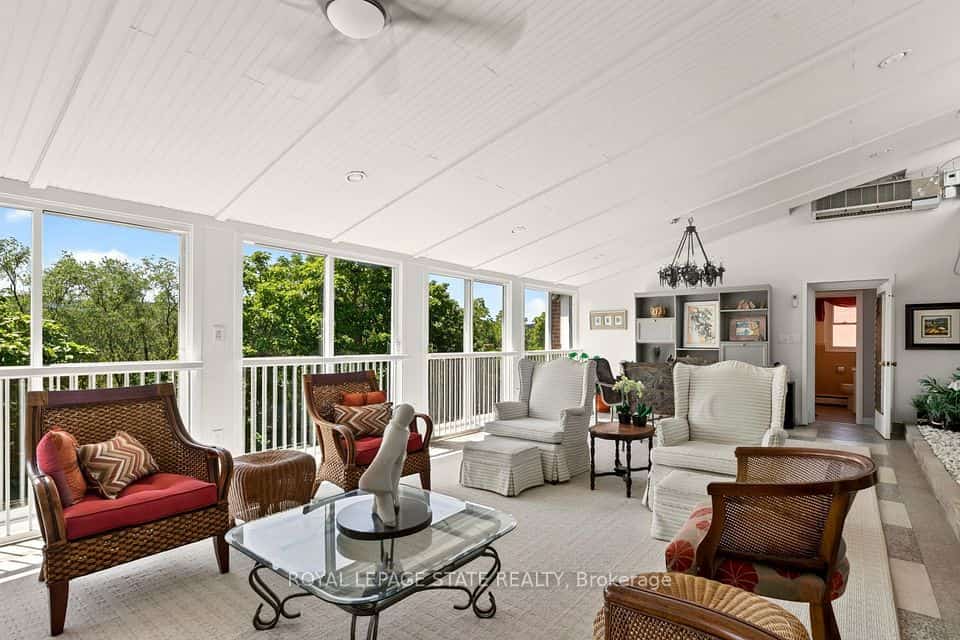 9 Grant Boulevard #602, Hamilton, ON L9H 4L5