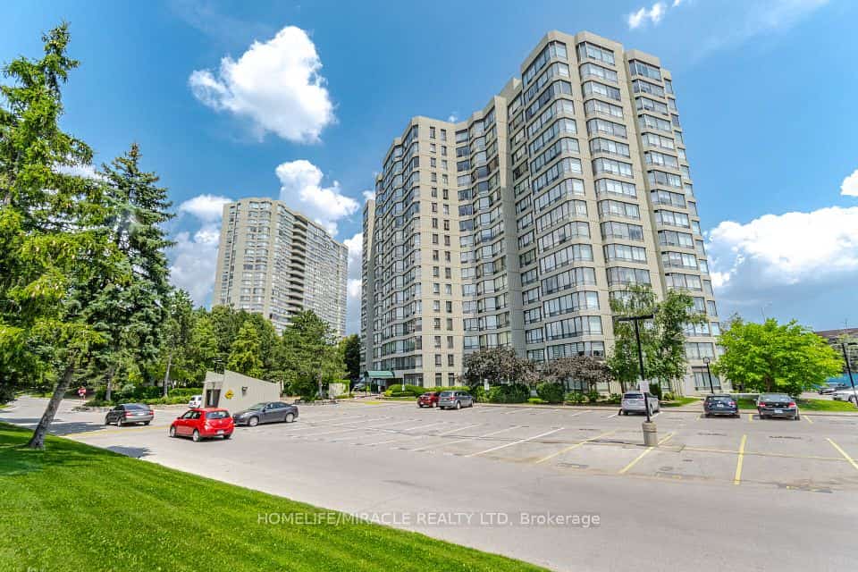 26 Hanover Road #401, Brampton, ON L6S 4T2