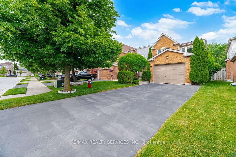 38 Furrows End, Brampton, ON L6Z 4S5