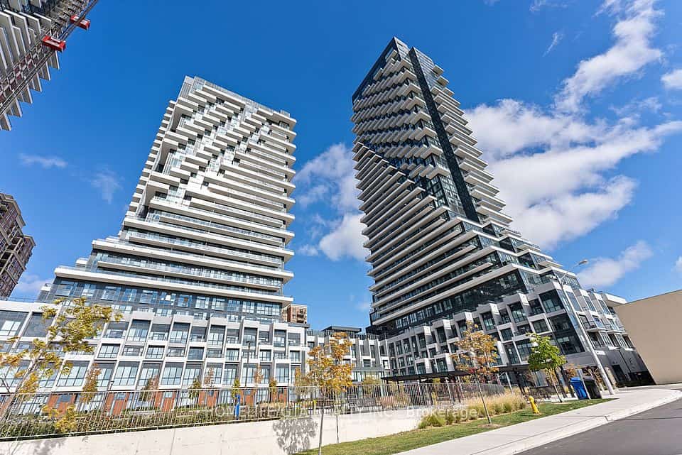 20 Inn on the Park Drive #1838, Toronto, ON M3C 0P8