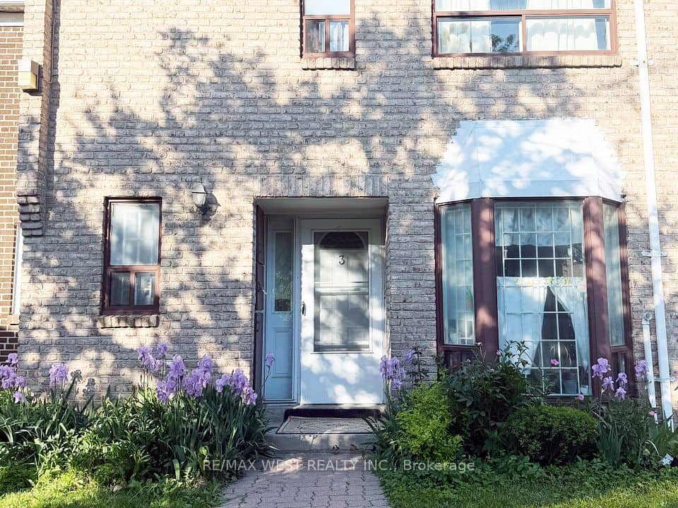 19 Gosford Boulevard, Toronto