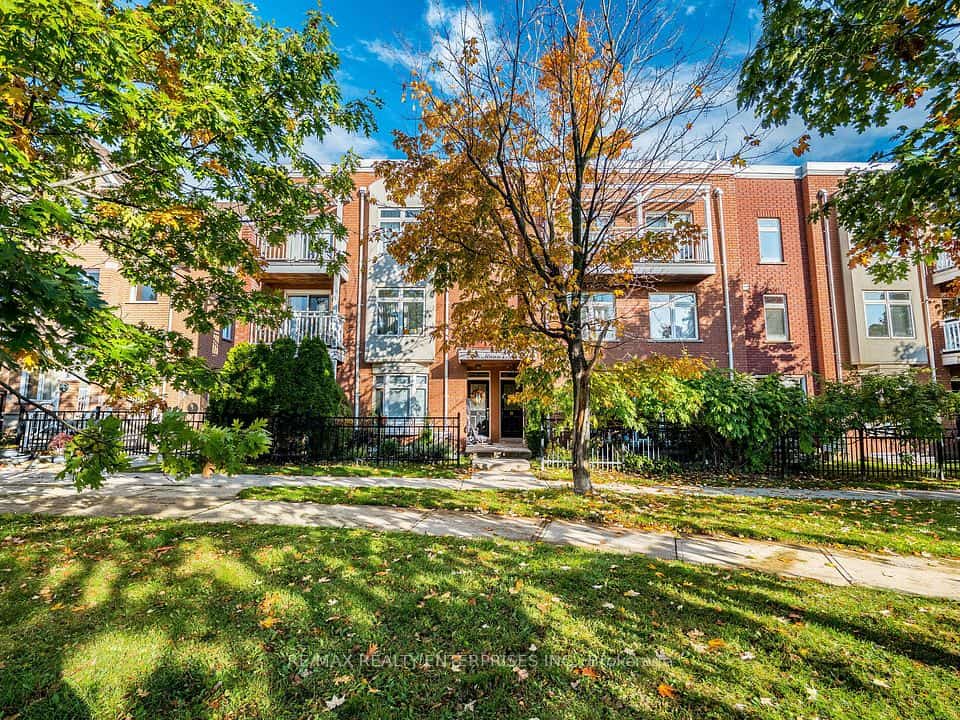 2386 Munns Avenue E, Oakville, ON L6H 6G9