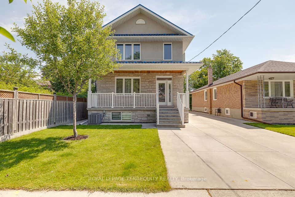 3 Gair Drive, Toronto, ON M8W 4P2