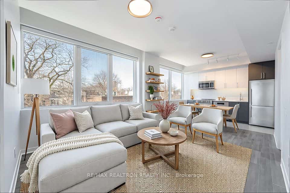 664 Spadina Avenue #203, Toronto, ON M5S 2H7