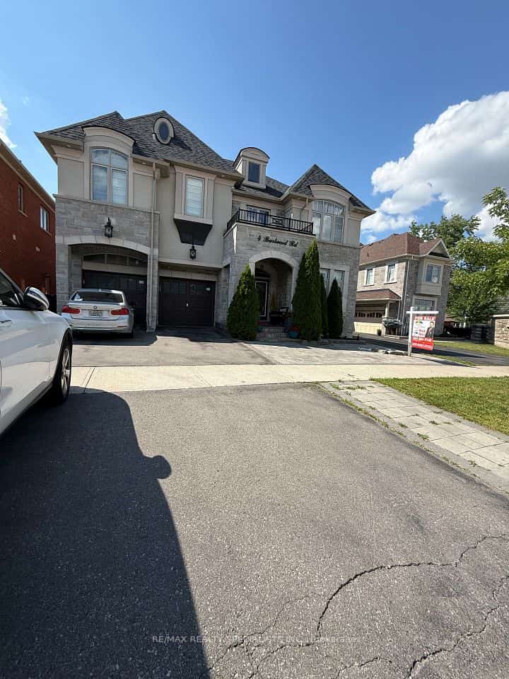 4 Burlwood Road, Brampton, ON L6P 4E9