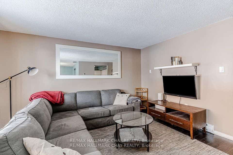22 Meadow Lane #8, Barrie, ON L4N 7K2