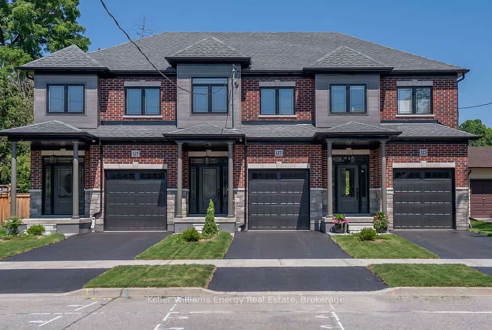 127 Hickory Street N, Whitby, ON L1N 3X6