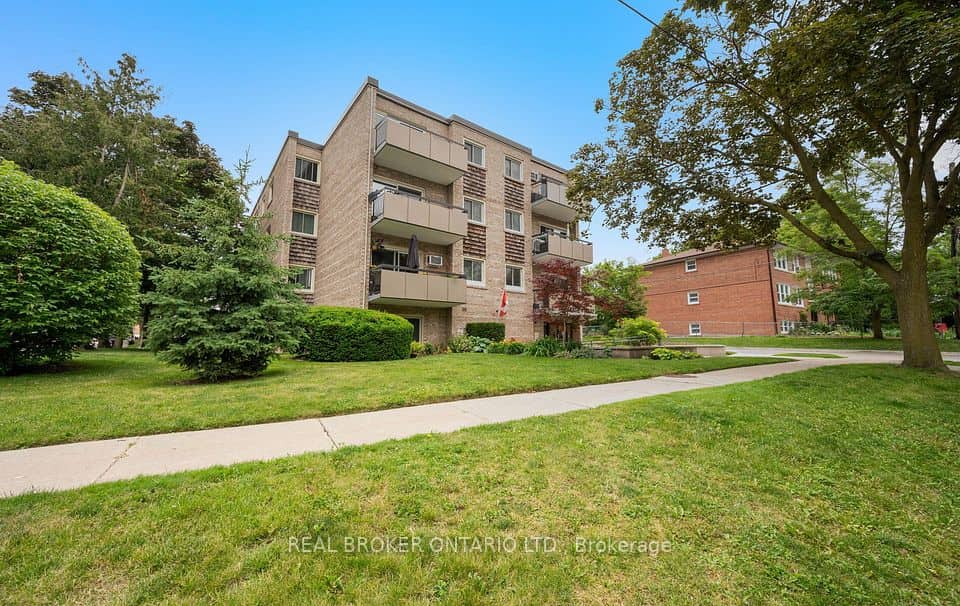 21 Elizabeth Street S, Richmond Hill