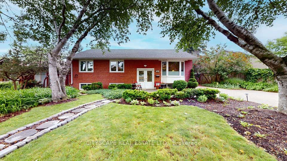79 Paperbirch Drive, Toronto, ON M3C 2E6