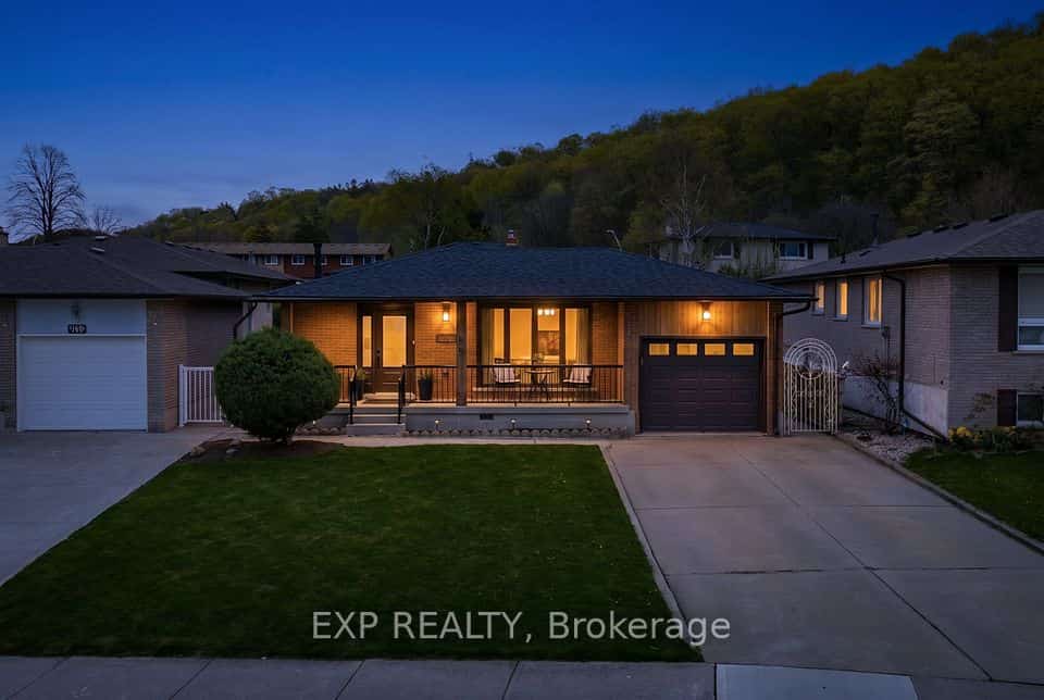 142 Marcella Crescent, Hamilton, ON L8K 6G3