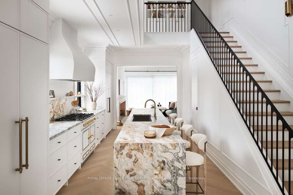 23 Lippincott Street, Toronto, ON M5T 2R4