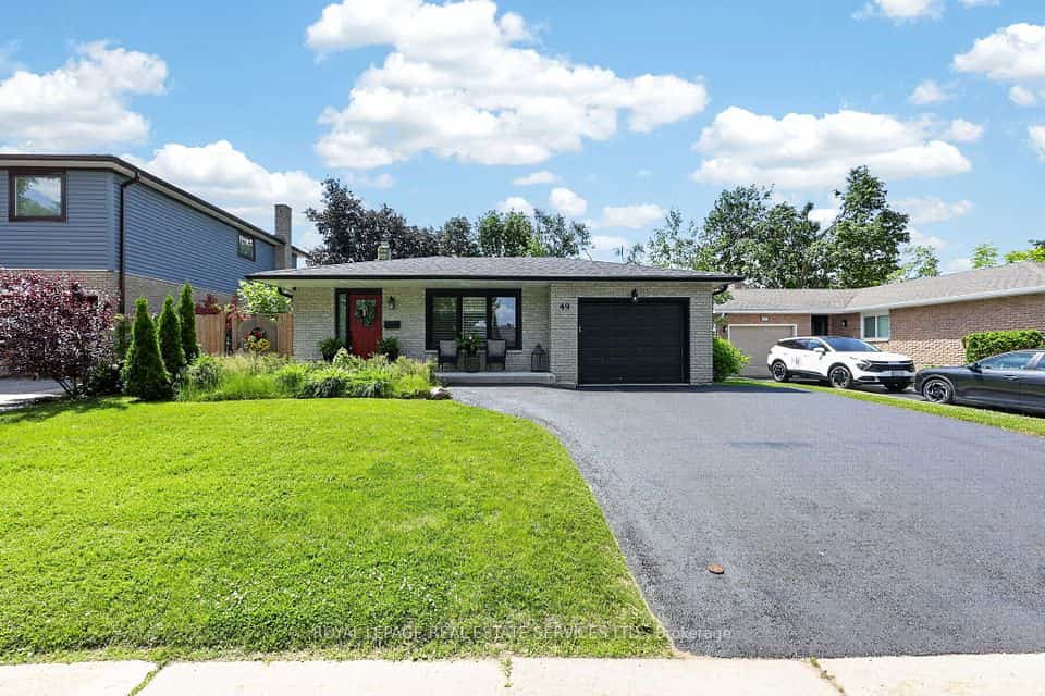 49 Belcourt Avenue, Barrie, ON L4M 4E5