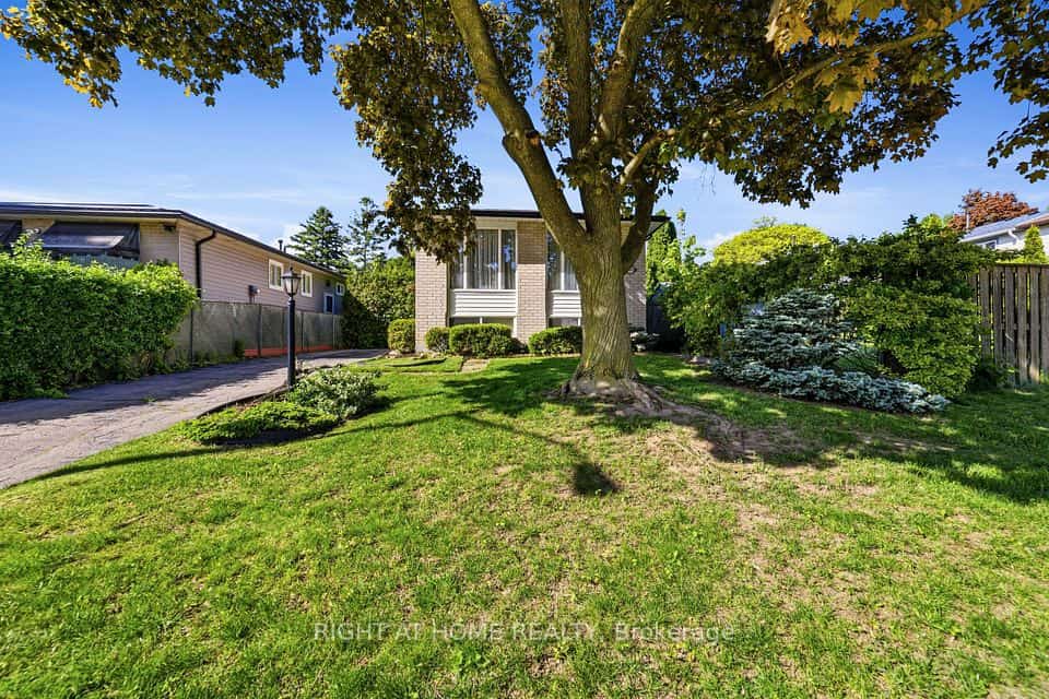 450 Brigadoon Drive, Hamilton, ON L9C 6E4
