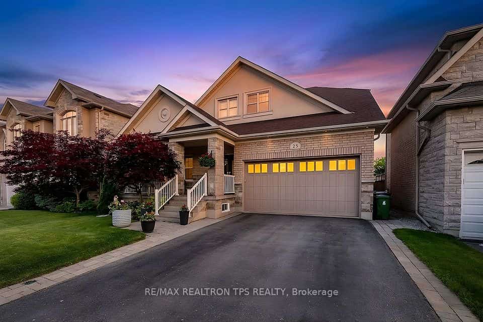 25 Leafield Drive, Toronto, ON M1W 2R2