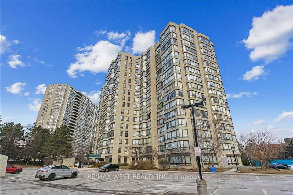 26 Hanover Road #905, Brampton, ON L6S 4T2