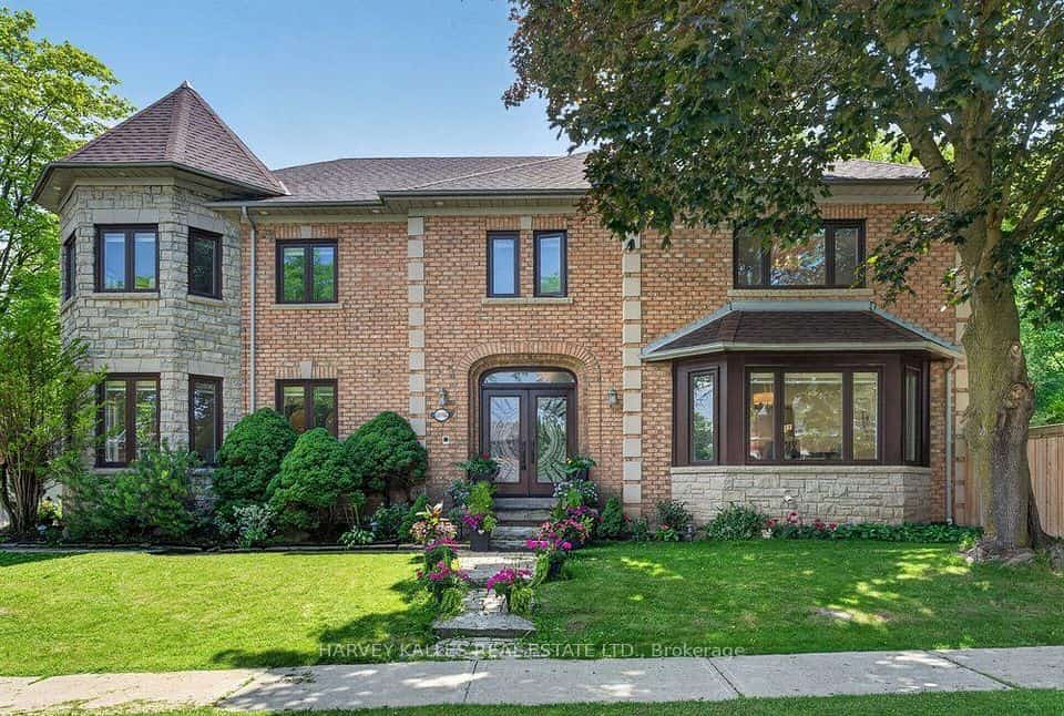 898 Stonehaven Avenue, Newmarket, ON L3X 1K7