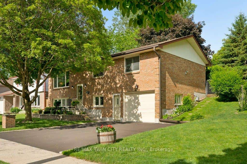 336 Manchester Road, Kitchener, ON N2B 1A4