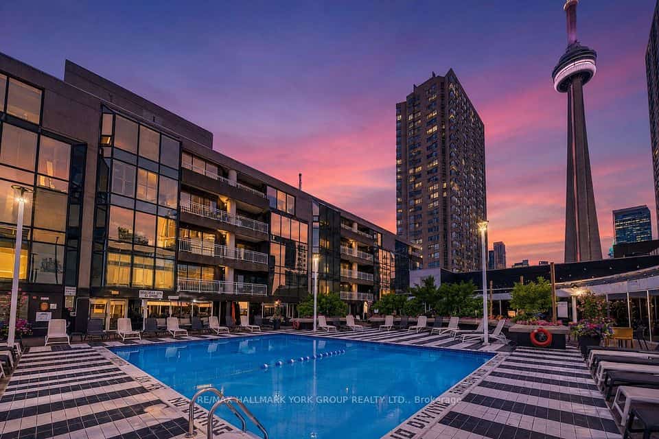 251 Queens Quay W #705, Toronto, ON M5J 2N6