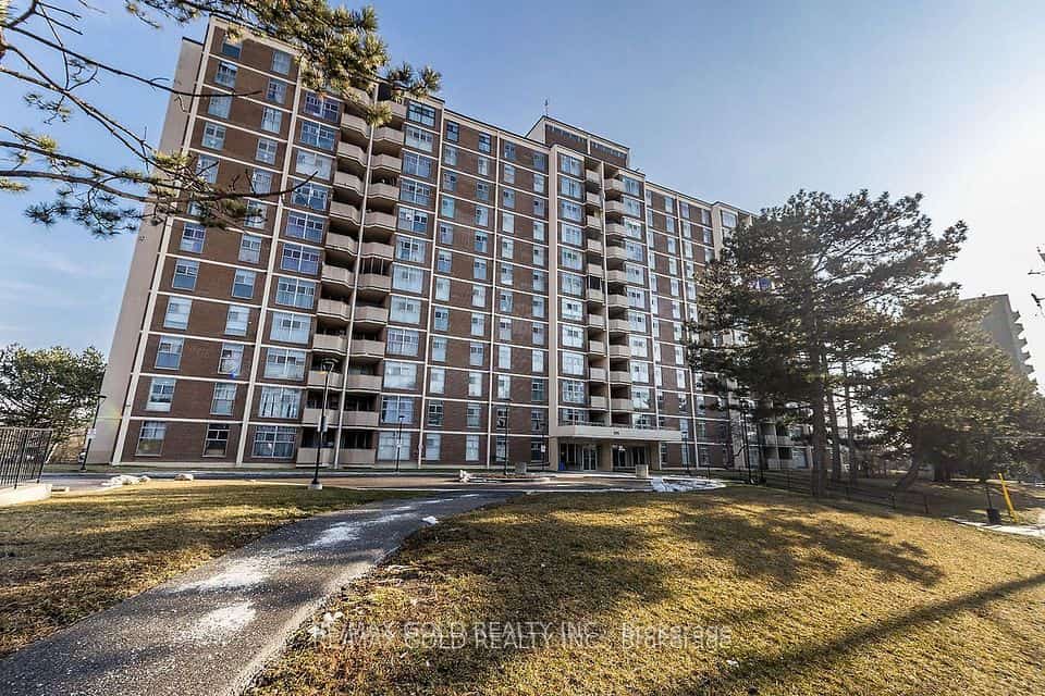 335 Driftwood Avenue #405, Toronto, ON M3N 2P3