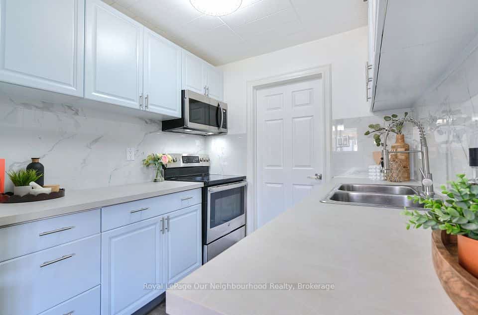 540 Mary Street E #2, Whitby, ON L1N 2R1