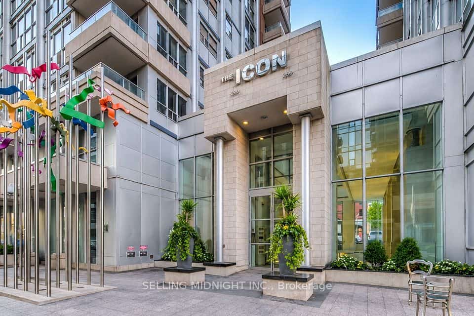 250 Wellington Street W #245, Toronto, ON M5V 2V4
