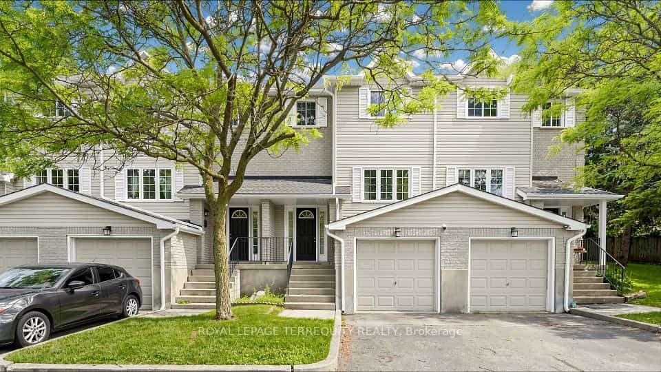 700 Champlain Boulevard #2, Cambridge, ON N1R 8K1