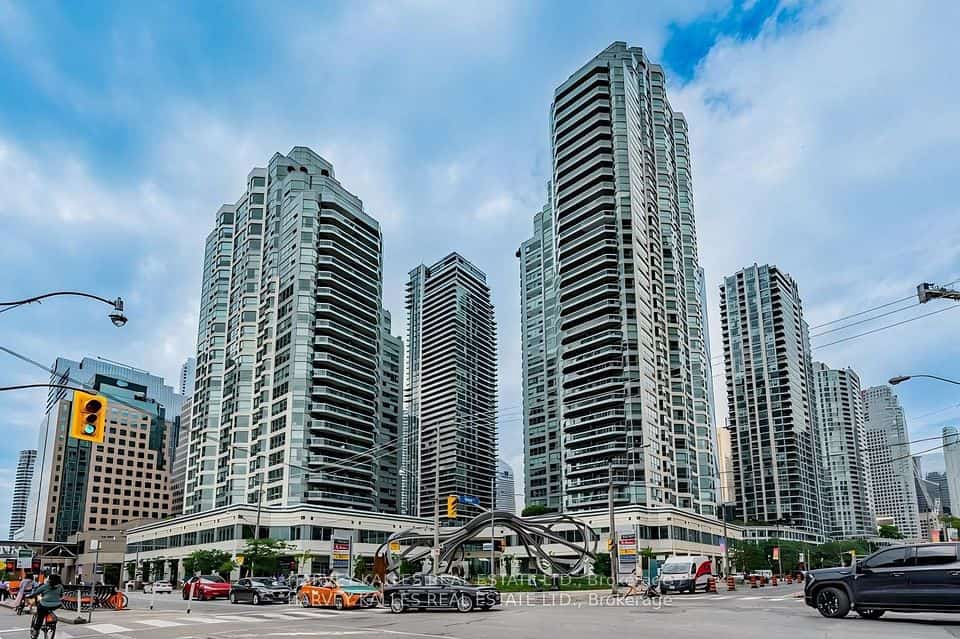 Residences of the World Trade Centre, Toronto