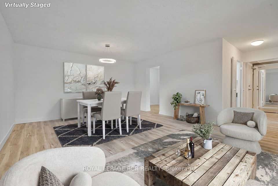 1535 Lakeshore Road E #205, Mississauga, ON L5E 3E2