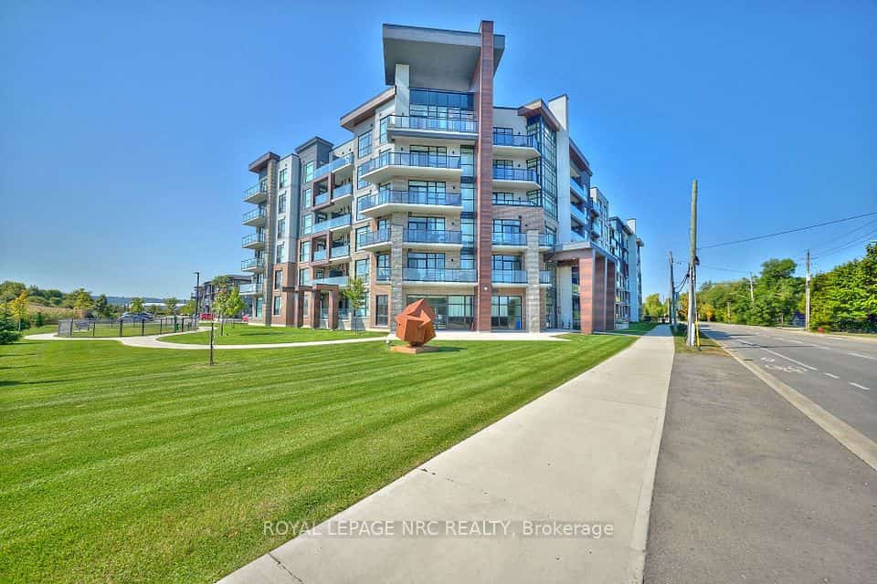 600 North Service Road, Hamilton
